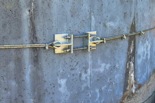 Adjustment bracket on a strapped tank